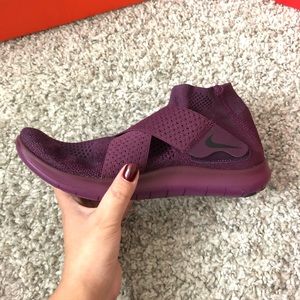 NWT NIKE Free RN Motion Flyknit